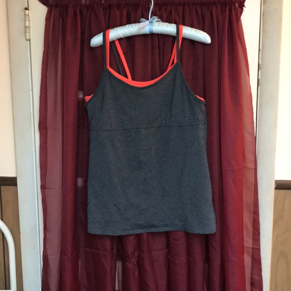 🌟GapFit - Activewear Tank w/Bralette🌟